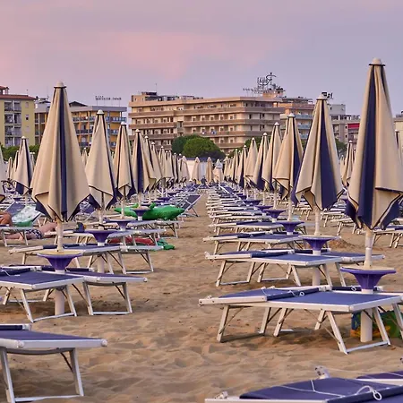 Relax By The Pool-beahost *
